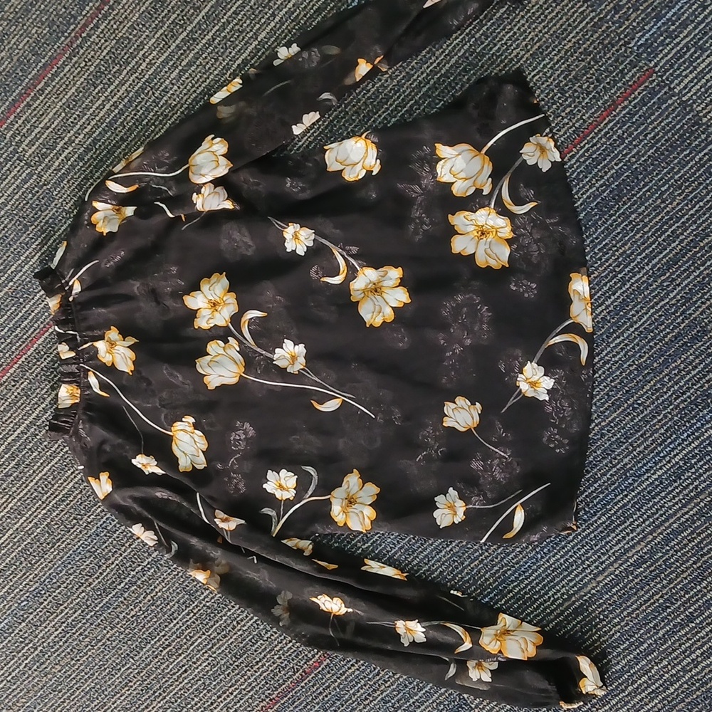 WHBM black floral long sleeve blouse size 6 - Picture 7 of 7